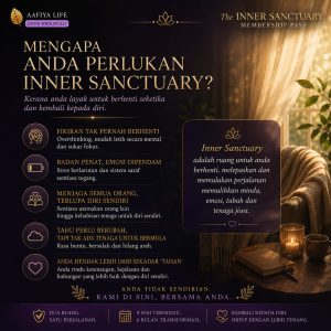 The Inner Sanctuary Membership Pass 2 – Aafiya Life Poster kampanye warna ungu keemasan tentang Inner Sanctuary (keanggotaan) dengan judul besar dalam bahasa Indonesia, daftar manfaat berisi ikon-ikon bulat di kiri, dan panel deskripsi ruangan di kanan. – Aafiya Life
